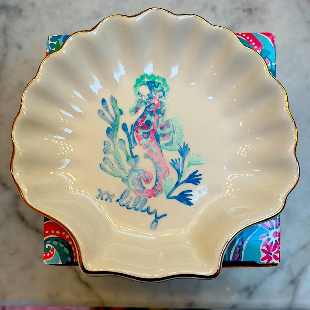 LILLY PULITZER SHELL DISH w/ LILLY BOX